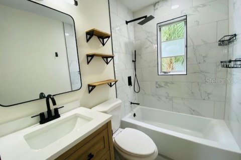 House in Saint Petersburg, Florida 2 bedrooms, 83.61 sq.m. № 1913958 - photo 12