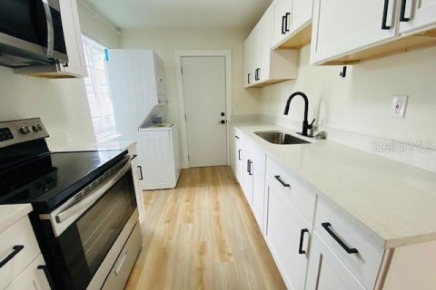 House in Saint Petersburg, Florida 2 bedrooms, 83.61 sq.m. № 1913958 - photo 7