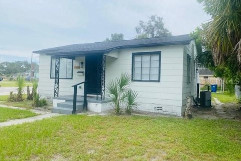 House in Saint Petersburg, Florida 2 bedrooms, 83.61 sq.m. № 1913958 - photo 1