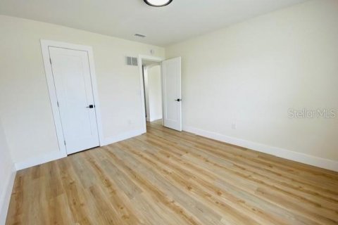 House in Saint Petersburg, Florida 2 bedrooms, 83.61 sq.m. № 1913958 - photo 9
