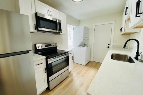 House in Saint Petersburg, Florida 2 bedrooms, 83.61 sq.m. № 1913958 - photo 8