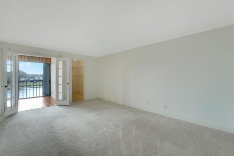 Condo in Palm Beach Gardens, Florida, 2 bedrooms  № 2146145 - photo 11