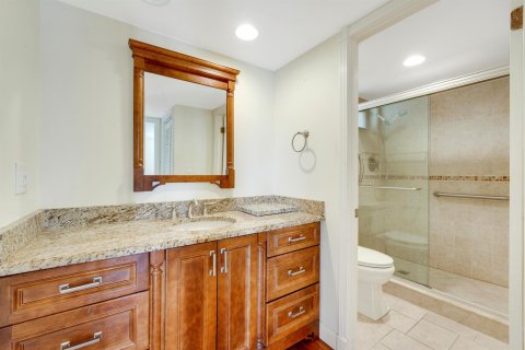 Condo in Palm Beach Gardens, Florida, 2 bedrooms  № 2146145 - photo 18