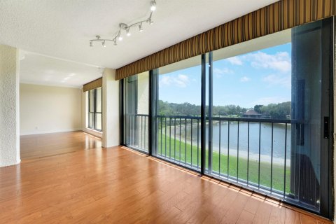 Condo in Palm Beach Gardens, Florida, 2 bedrooms  № 2146145 - photo 7