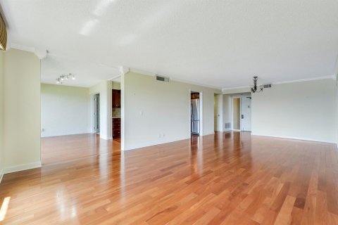 Condo in Palm Beach Gardens, Florida, 2 bedrooms  № 2146145 - photo 6