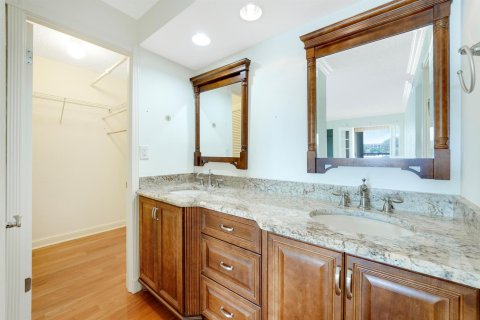 Condo in Palm Beach Gardens, Florida, 2 bedrooms  № 2146145 - photo 15
