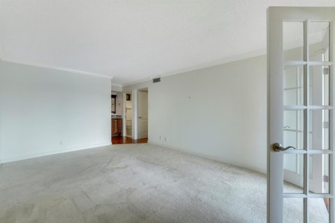 Condo in Palm Beach Gardens, Florida, 2 bedrooms  № 2146145 - photo 12