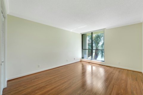 Condo in Palm Beach Gardens, Florida, 2 bedrooms  № 2146145 - photo 17