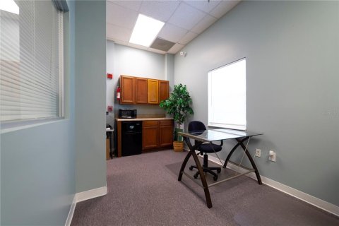 Immobilier commercial à louer à Orlando, Floride: 1.21 m2 № 375359 - photo 11