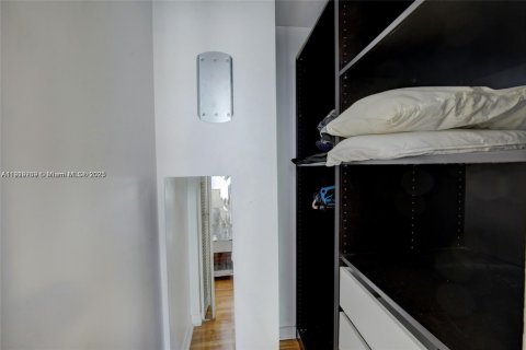 Condo in Miami Beach, Florida, 2 bedrooms № 2082677 - photo 14