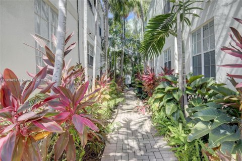 Condo in Miami Beach, Florida, 2 bedrooms № 2082677 - photo 19