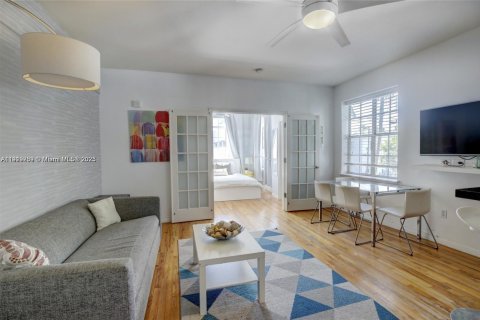 Condo in Miami Beach, Florida, 2 bedrooms № 2082677 - photo 2