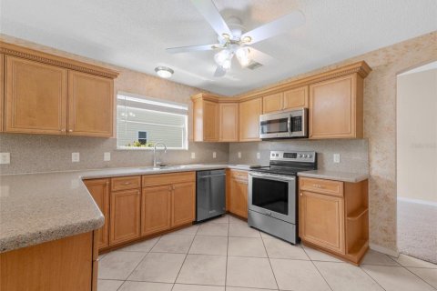 House in The Villages, Florida 3 bedrooms, 207.92 sq.m. № 1624809 - photo 6
