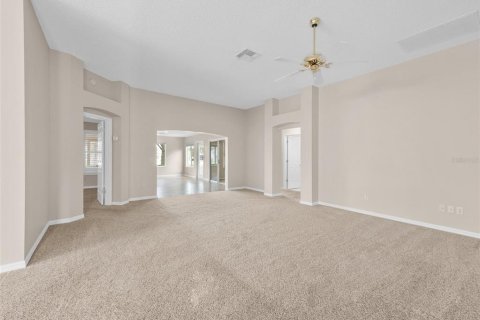 House in The Villages, Florida 3 bedrooms, 207.92 sq.m. № 1624809 - photo 17