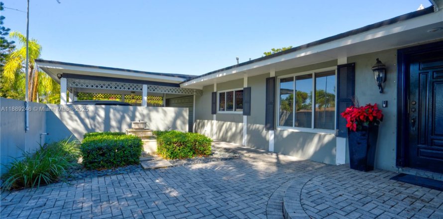 Casa en Miami, Florida 4 dormitorios, 212.65 m2 № 1943610