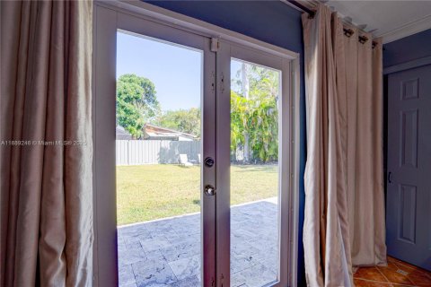 Casa en venta en Miami, Florida, 4 dormitorios, 212.65 m2 № 1943610 - foto 24