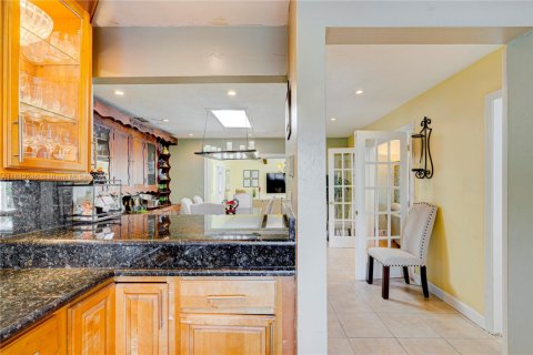 Casa en venta en Miami, Florida, 4 dormitorios, 212.65 m2 № 1943610 - foto 20