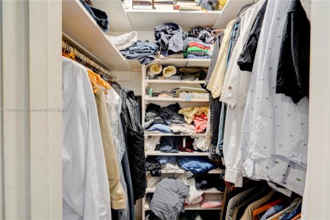 Casa en venta en Miami, Florida, 4 dormitorios, 212.65 m2 № 1943610 - foto 30