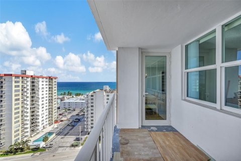 Condo in Hollywood, Florida, 1 bedroom  № 1970977 - photo 9