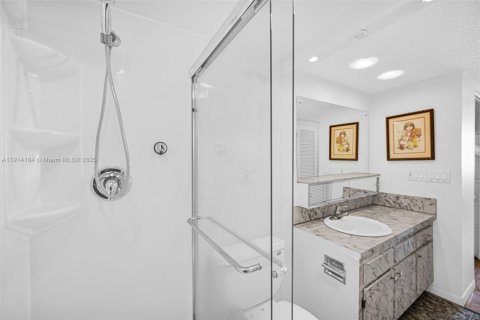 Condo in Hollywood, Florida, 1 bedroom  № 1970977 - photo 27