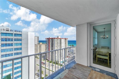 Condo in Hollywood, Florida, 1 bedroom  № 1970977 - photo 8