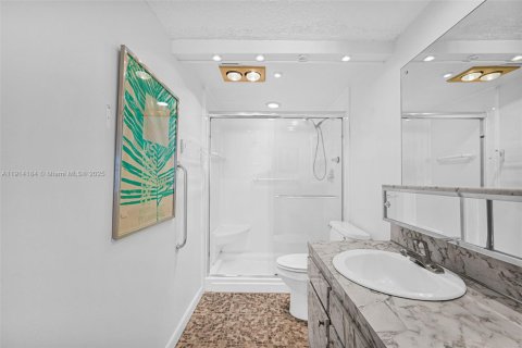 Condo in Hollywood, Florida, 1 bedroom  № 1970977 - photo 25