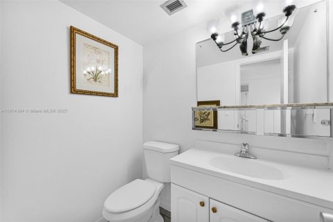 Condo in Hollywood, Florida, 1 bedroom  № 1970977 - photo 4