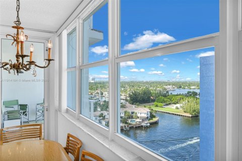 Condo in Hollywood, Florida, 1 bedroom  № 1970977 - photo 6
