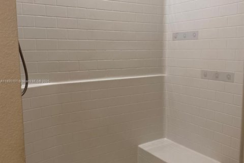 Casa en venta en Port St. Lucie, Florida, 4 dormitorios, 174.1 m2 № 1931300 - foto 15