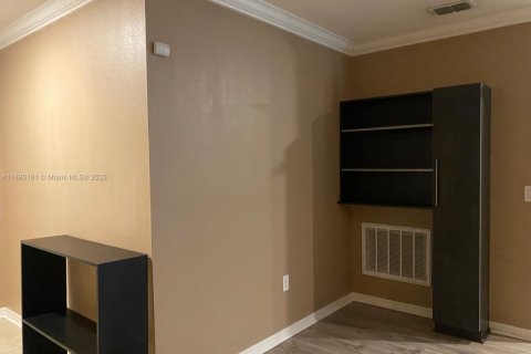 Casa en venta en Port St. Lucie, Florida, 4 dormitorios, 174.1 m2 № 1931300 - foto 5