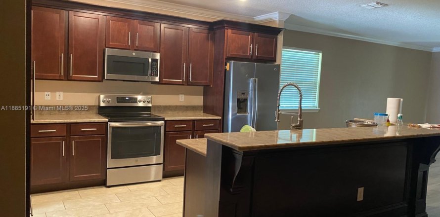 Casa en Port St. Lucie, Florida 4 dormitorios, 174.1 m2 № 1931300