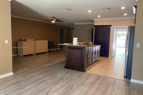 House in Port St. Lucie, Florida 4 bedrooms, 174.1 sq.m. № 1931300 - photo 24