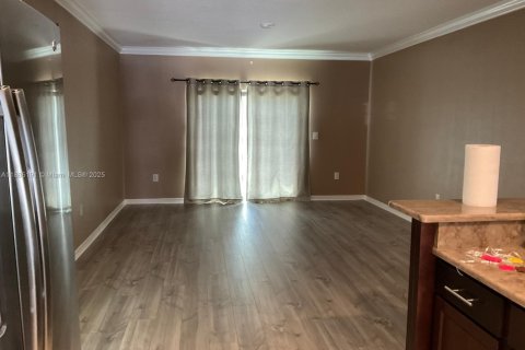 House in Port St. Lucie, Florida 4 bedrooms, 174.1 sq.m. № 1931300 - photo 3