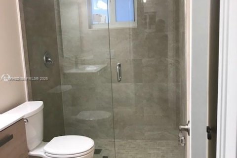 Casa en alquiler en Miami, Florida, 2 dormitorios, 83.61 m2 № 1997422 - foto 2