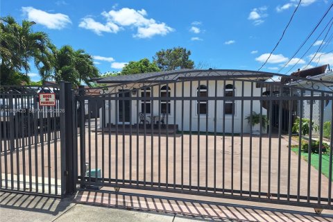 Casa en alquiler en Miami, Florida, 2 dormitorios, 83.61 m2 № 1997422 - foto 9