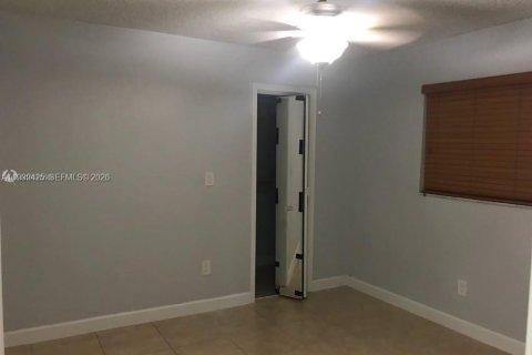 Casa en alquiler en Miami, Florida, 2 dormitorios, 83.61 m2 № 1997422 - foto 6