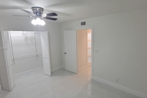 Condo in Deerfield Beach, Florida, 2 bedrooms  № 2021633 - photo 16