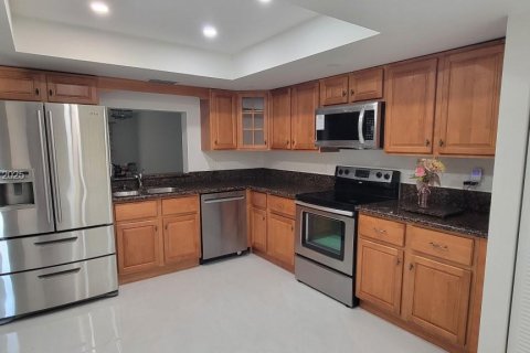 Condo in Deerfield Beach, Florida, 2 bedrooms  № 2021633 - photo 4