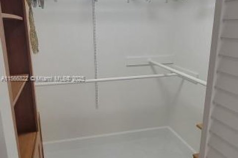 Condo in Deerfield Beach, Florida, 2 bedrooms  № 2021633 - photo 11