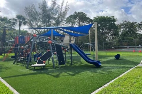 Condo in Deerfield Beach, Florida, 2 bedrooms  № 2021633 - photo 19