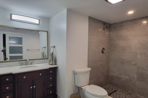 Condo in Deerfield Beach, Florida, 2 bedrooms  № 2021633 - photo 12