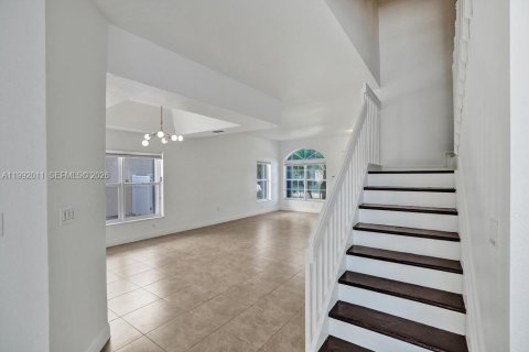 Casa en venta en Pembroke Pines, Florida, 4 dormitorios, 232.26 m2 № 2052436 - foto 6