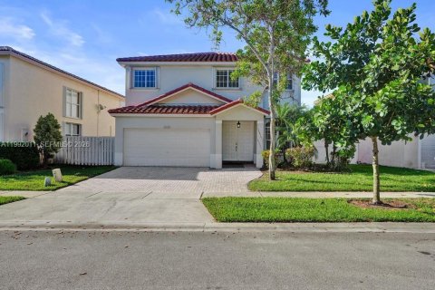 Casa en Pembroke Pines, Florida 4 dormitorios, 232.26 m2 № 2052436