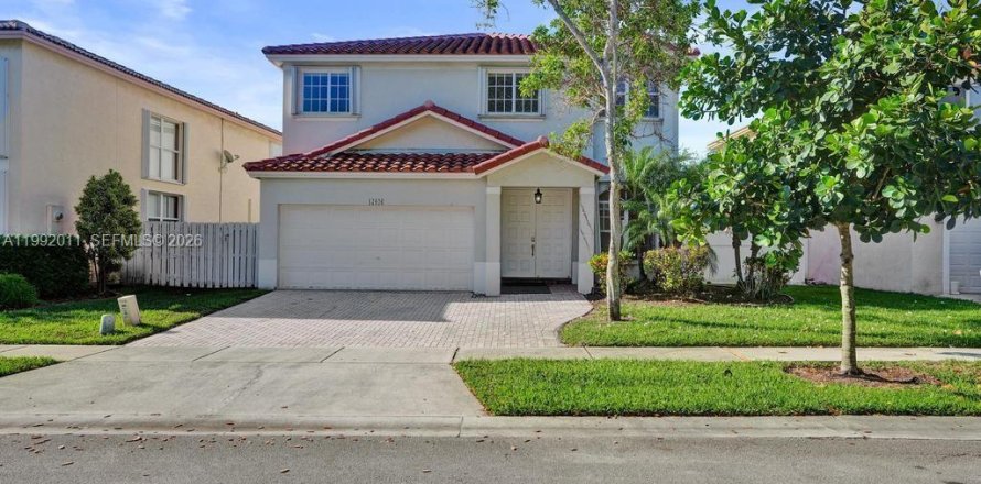 Casa en Pembroke Pines, Florida 4 dormitorios, 232.26 m2 № 2052436