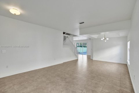 Casa en venta en Pembroke Pines, Florida, 4 dormitorios, 232.26 m2 № 2052436 - foto 3