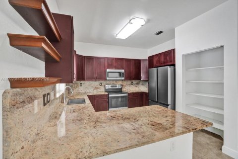 Casa en venta en Pembroke Pines, Florida, 4 dormitorios, 232.26 m2 № 2052436 - foto 12