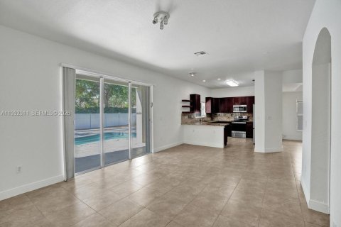 Casa en venta en Pembroke Pines, Florida, 4 dormitorios, 232.26 m2 № 2052436 - foto 10