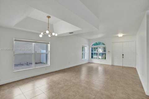 Casa en venta en Pembroke Pines, Florida, 4 dormitorios, 232.26 m2 № 2052436 - foto 5