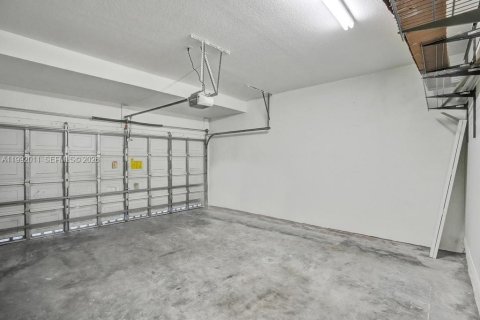 Casa en venta en Pembroke Pines, Florida, 4 dormitorios, 232.26 m2 № 2052436 - foto 20