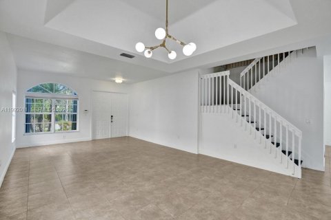 Casa en venta en Pembroke Pines, Florida, 4 dormitorios, 232.26 m2 № 2052436 - foto 4